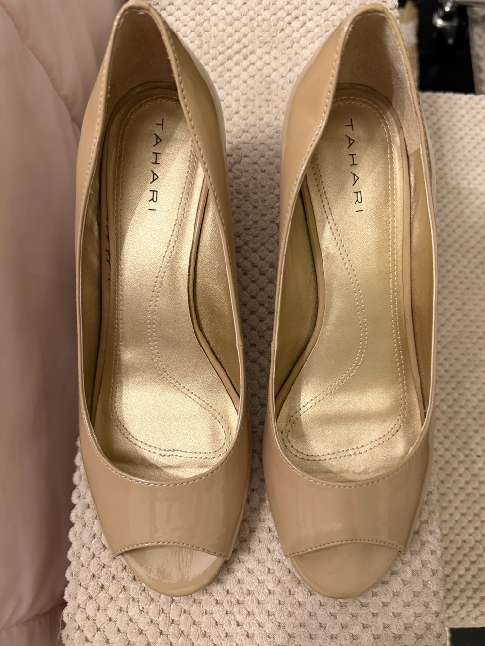 Tahari Nude Patent Peep-Toe Pumps with 2.75 inch wedge heel - Size 8 medium